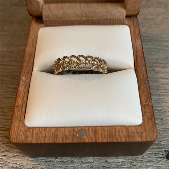 BOGO 💫Gorgeous Gold Ring💫 - Picture 2 of 3